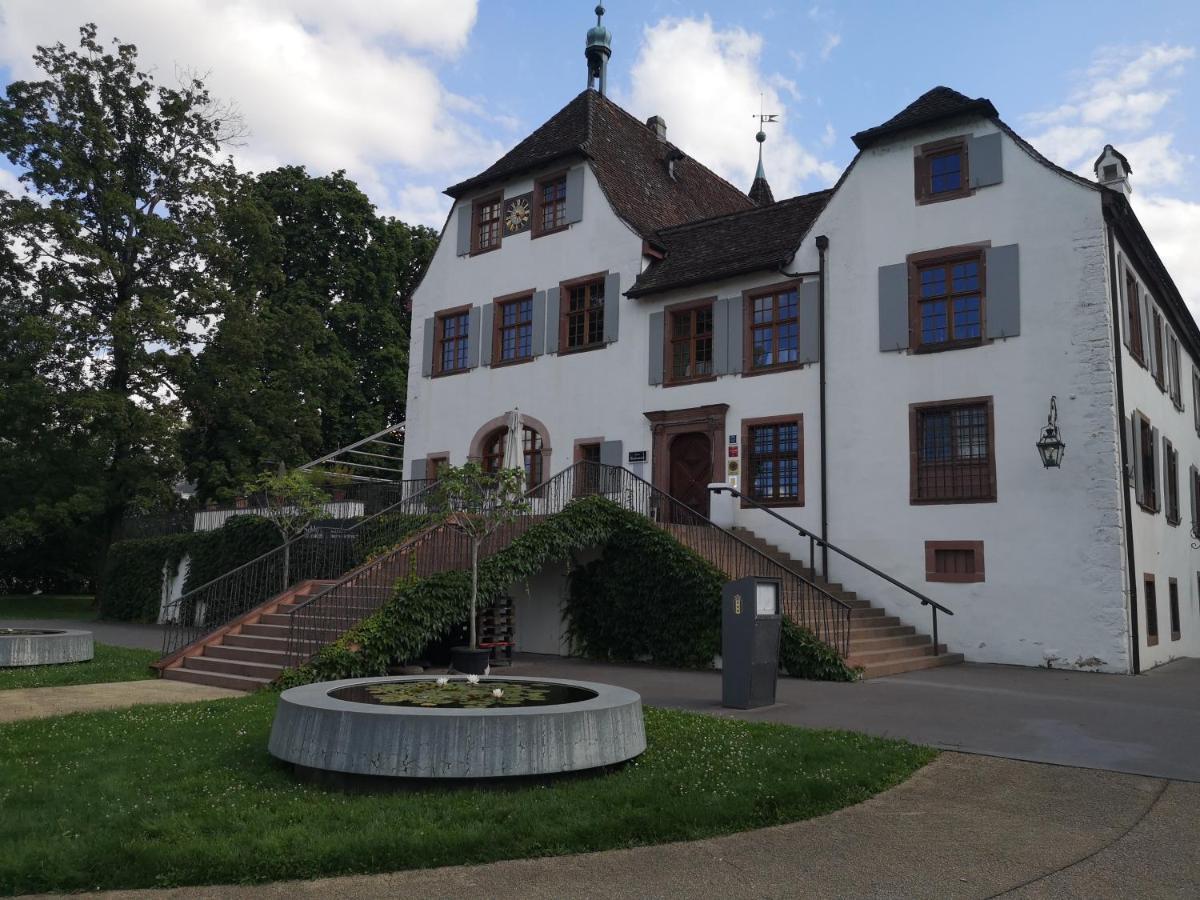 Hotel Im Schlosspark Binningen Exterior foto