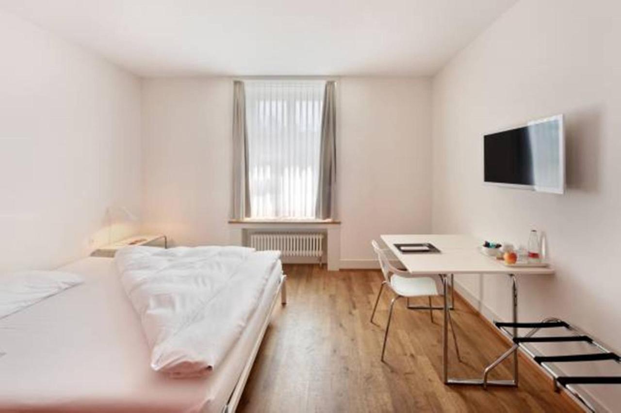 Hotel Im Schlosspark Binningen Habitación foto