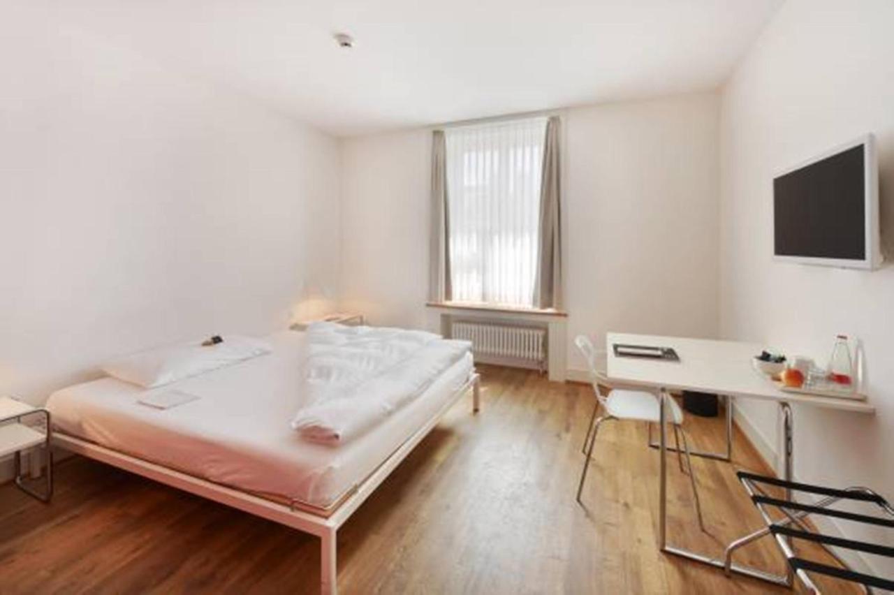 Hotel Im Schlosspark Binningen Habitación foto