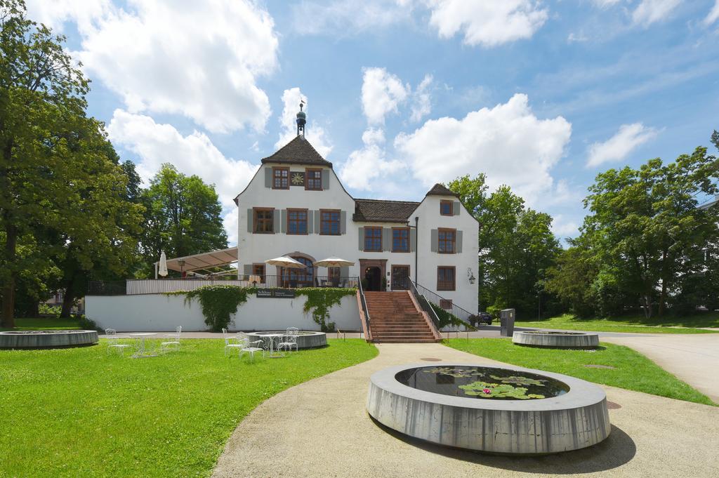 Hotel Im Schlosspark Binningen Exterior foto